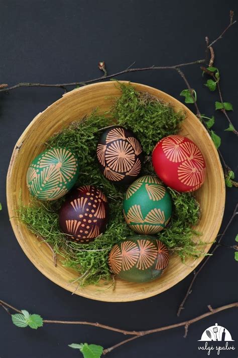 Natūralūs Velykinių kiaušinių dažymo būdai