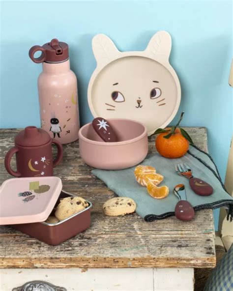 Vaikiškų Tupperware indų asortimentas