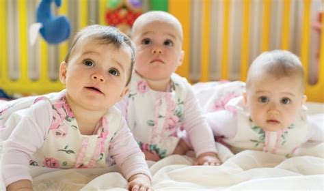 kūdikis mergaitė su seneliais