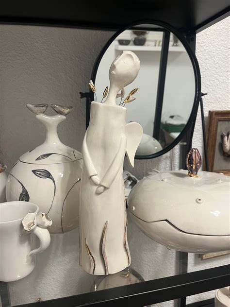 Rankų darbo keramikos angelas