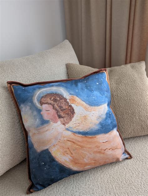 Rankų darbo pagalvėlė su angelo piešiniu