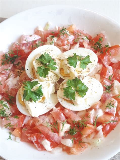 Originalus patiekimas su virtų kiaušinių