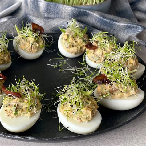 Pievagrybiais ir kumpiu įdaryti kiaušiniai