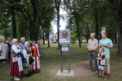 Nuotrauka, vaizduojanti kunigo Virgilijaus Dūdočio portretą