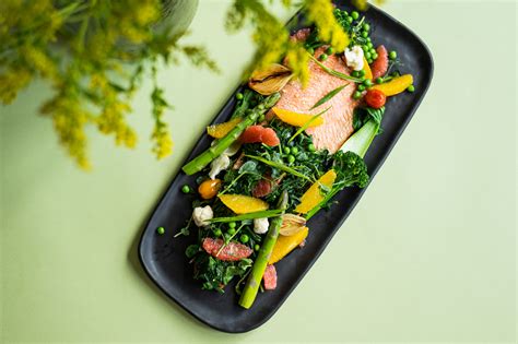 Indas su įvairiais vaisiais ir daržovėmis