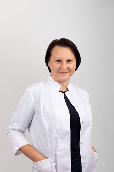 Akušeris-ginekologas konsultuoja nėščiąją