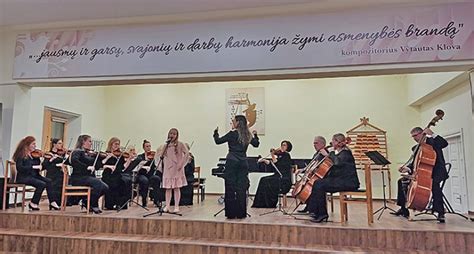 nuotrauka Onos Valiukevičiūtės su orkestru
