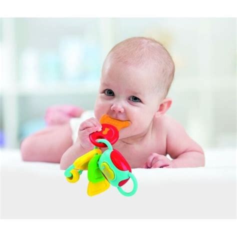 Kūdikis su dantų dygimo žaisliuku