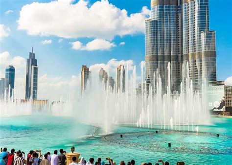 Dubajaus dangoraižiai ir fontanų šou