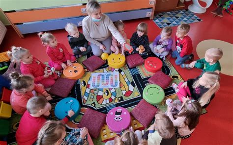 Vaikai, dalyvaujantys socialinio ir emocinio ugdymo programoje