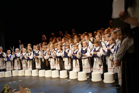Vaikų darželis Bulgarijoje su tradicine muzika