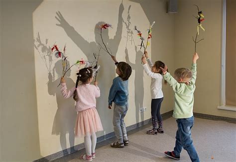 vaikas su šimtu kalbų