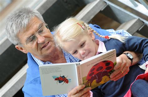 vaikas su lavinamąja knyga