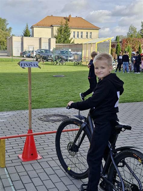Lazdijų mokykla-darželis „Kregždutė“ pastatas