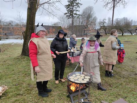 vaikai, linksminasi Užgavėnių šventėje