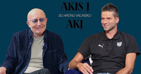 Mantas Kalnietis su futbolo kamuoliu