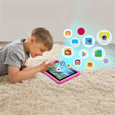 vaikas naudoja planšetinį kompiuterį