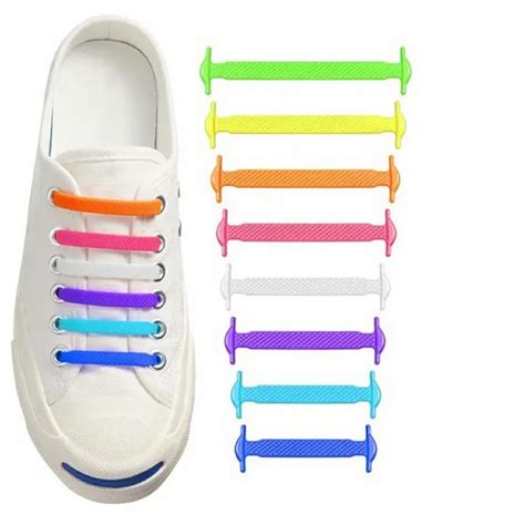 Įvairūs vaikiškų batukų užsegimai: lipdukai, raišteliai