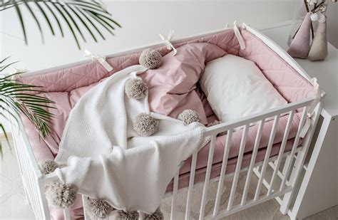 Kūdikio burna su baltomis apnašomis