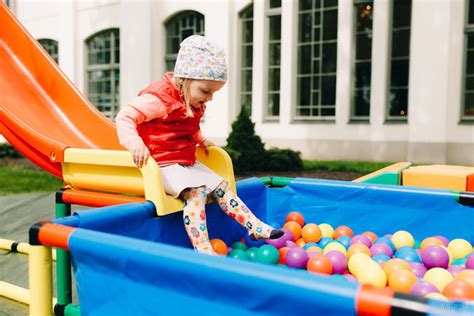 Vaiko saugumas pripučiamoje žaidimų aikštelėje