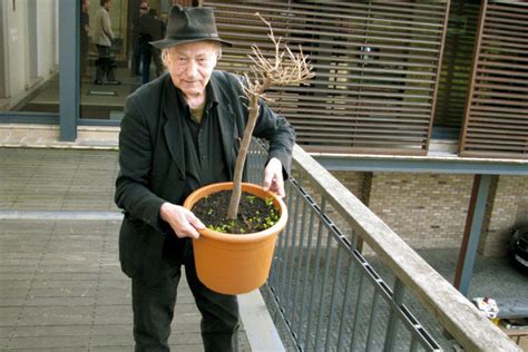 Žmonės bendrauja gyvai