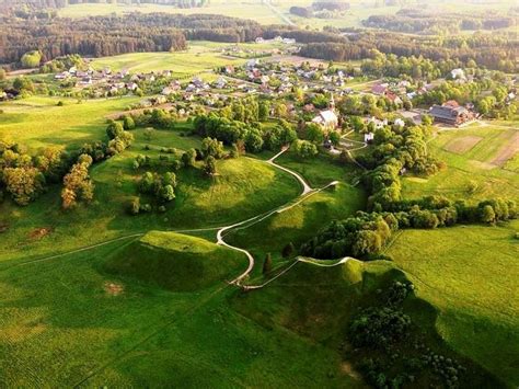 Kernavės piliakalniai