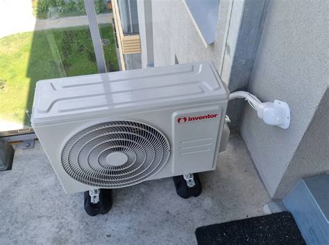 Kaip atrodo neteisėtai įrengtas kondicionierius ant daugiabučio sienos