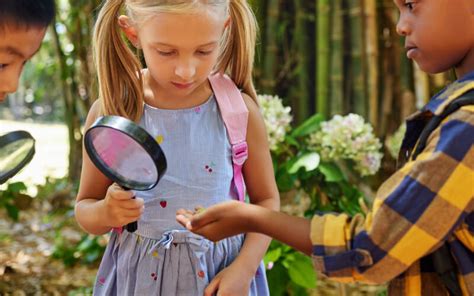 Vaikai, tyrinėjantys gamtą