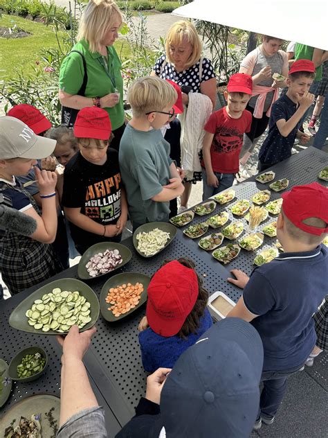 Vaikai darželyje supažindinami su augalais