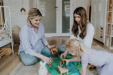 Vaizdinė schema, iliustruojanti Montessori ir Valdorfo ugdymo principus