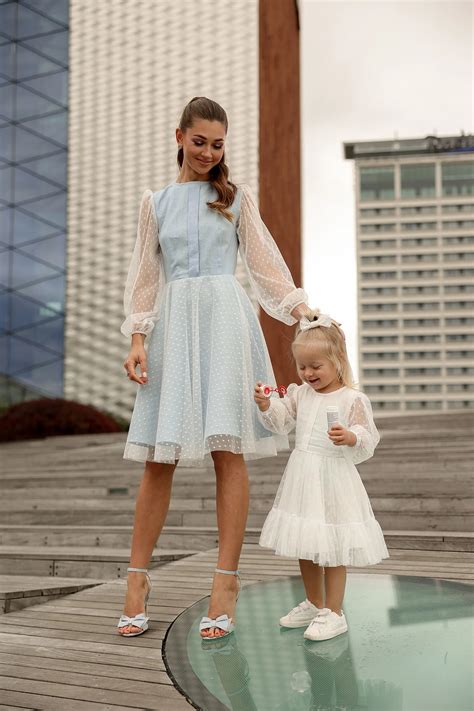 Elegantiškos suknelės mergaitėms krikštynoms ir vestuvėms