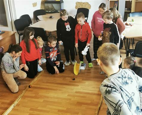 Nuotrauka: Vaikai, dalyvaujantys edukacinėje veikloje dienos centre
