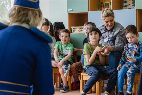 specialistai padeda vaikams su specialiaisiais poreikiais
