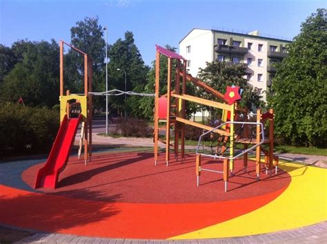 Smūgį sugeriančios dangos vaikų žaidimų aikštelėms