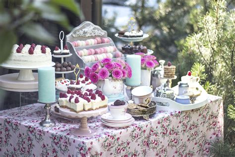 vaikiškas gimtadienio stalas su vaišėmis