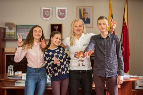 Tarptautinių vaikų žaidynių dalyvių eisena