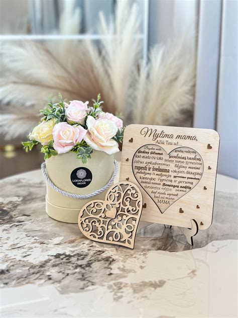 Dėkingumo simbolis - rankos laikančios širdį