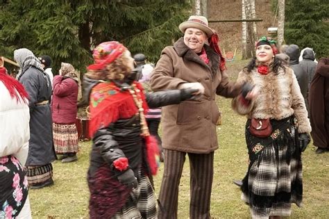 Kanapinio ir Morės kostiumų pavyzdžiai