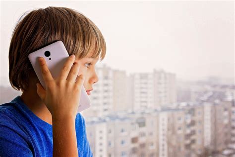 žmogus kalba telefonu