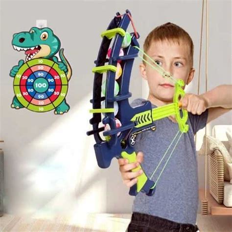 Vaiko žaidimas su lanku ir juostelėmis