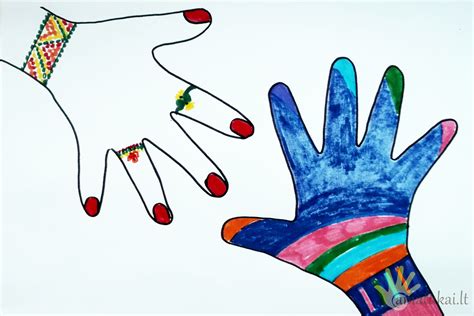 Vaikiškos rankytės, darančios įvairius smulkiuosius judesius