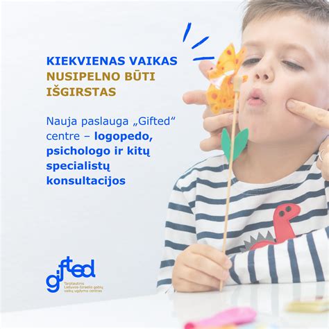 Vaikas, besidžiaugiantis savo nauja šukuosena