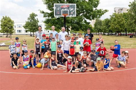 Jauni krepšininkai treniruojasi