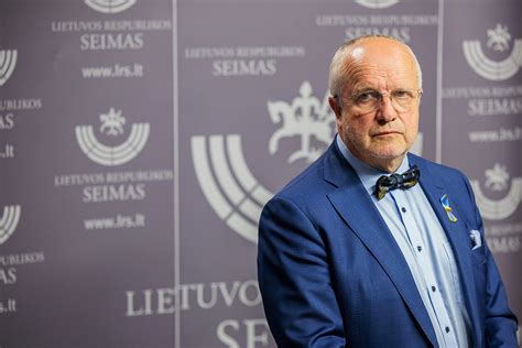 Juozas Olekas kaip jaunasis gydytojas ir politikas