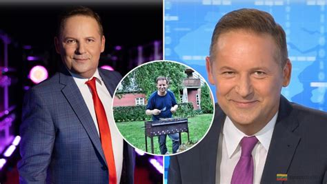 Jaunas Rokas Petkevičius dirbantis su mikrofonu