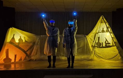 Spektaklio scenos nuotrauka iš Knygos teatro