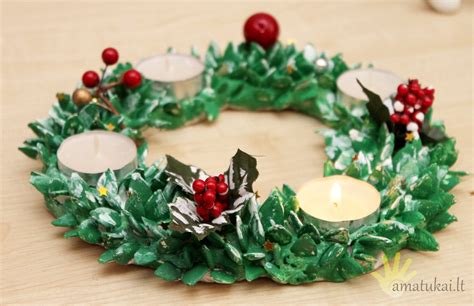 Vaikai gamina advento vainiką