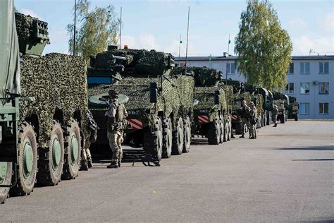 Karinių transporto priemonių paroda muziejuje