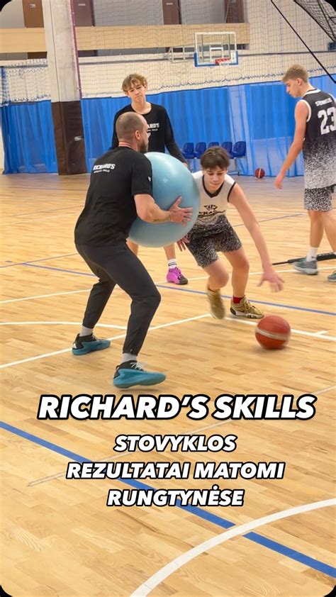 vaikai meta kamuolį