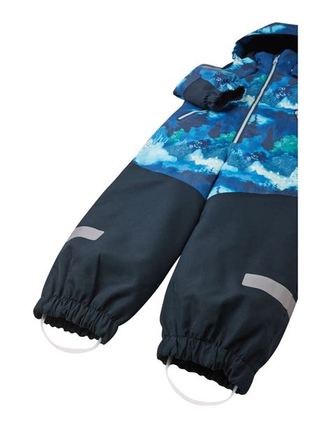 Kūdikis šiltame kombinezono Reima